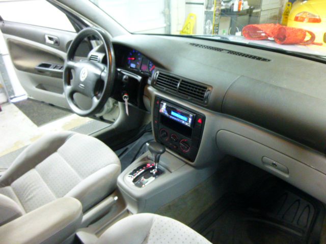 Volkswagen Passat 2000 photo 8