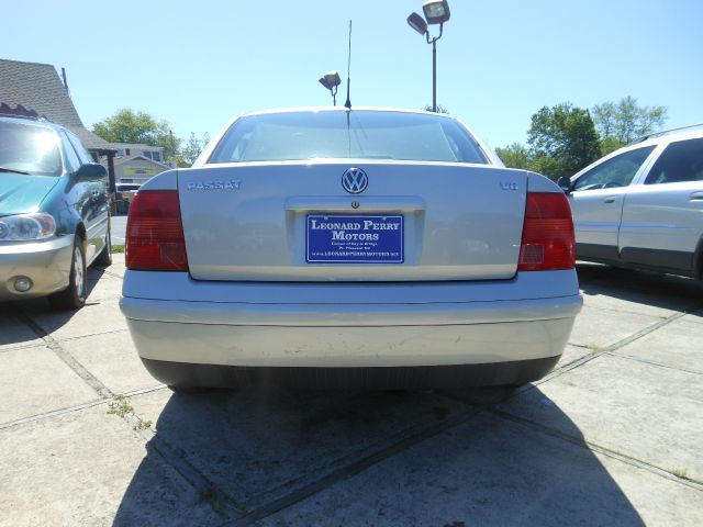 Volkswagen Passat SE Crew Cab 4WD FFV Sedan