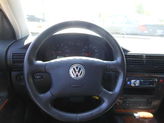 Volkswagen Passat 2000 photo 4