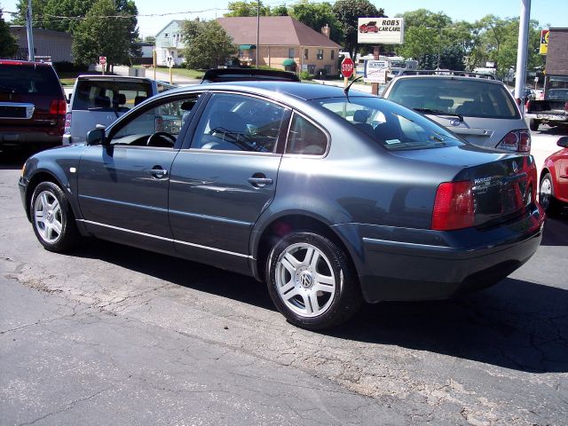 Volkswagen Passat 2000 photo 2