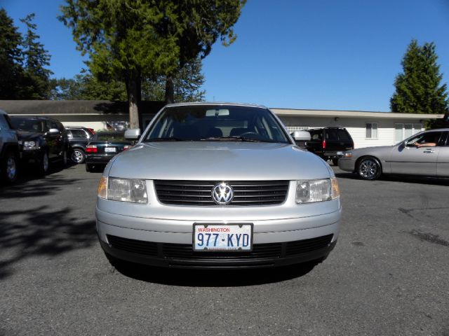 Volkswagen Passat 2000 photo 1