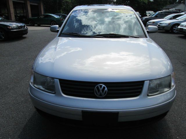 Volkswagen Passat 2000 photo 1