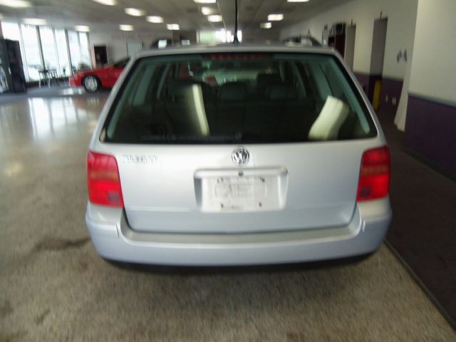 Volkswagen Passat 2000 photo 1