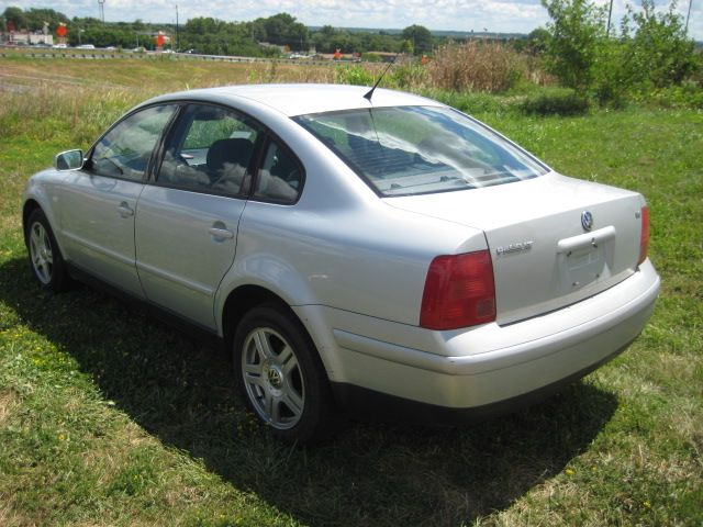 Volkswagen Passat 2000 photo 1