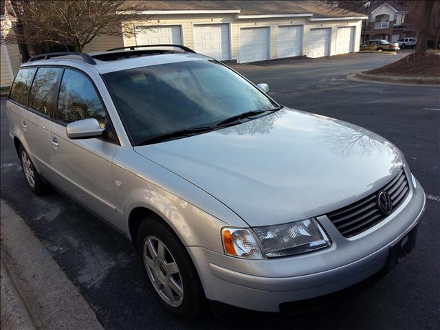 Volkswagen Passat 2000 photo 1