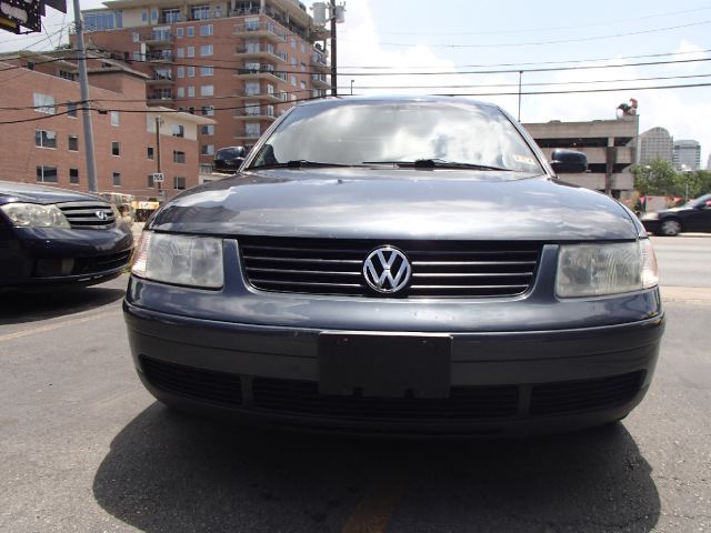 Volkswagen Passat 2000 photo 2