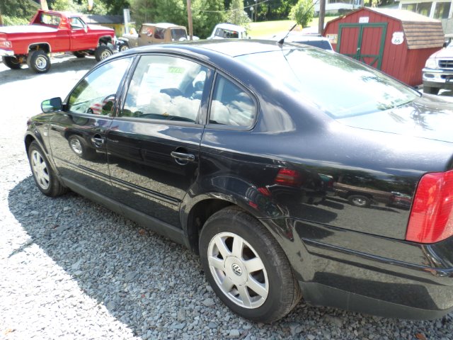 Volkswagen Passat 2000 photo 1