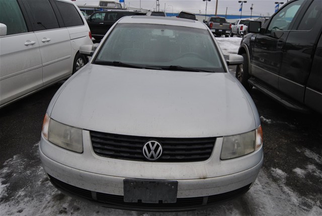 Volkswagen Passat 2000 photo 1