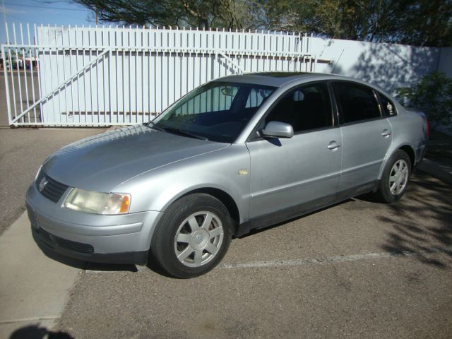 Volkswagen Passat 2000 photo 1