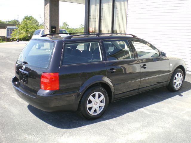 Volkswagen Passat 2000 photo 1