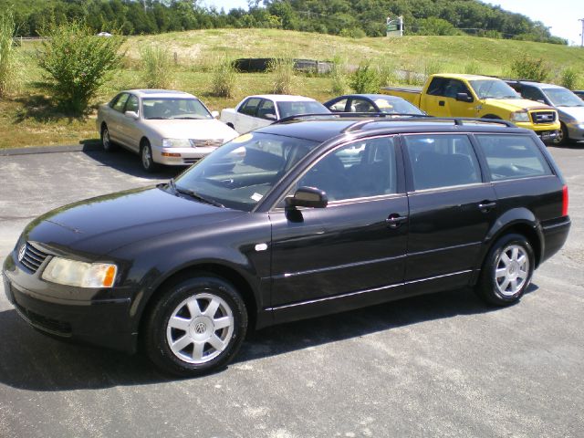 Volkswagen Passat 2000 photo 2