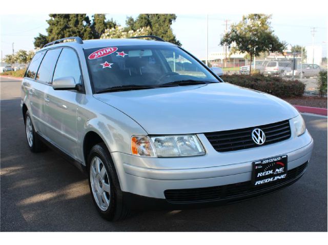 Volkswagen Passat 2000 photo 1