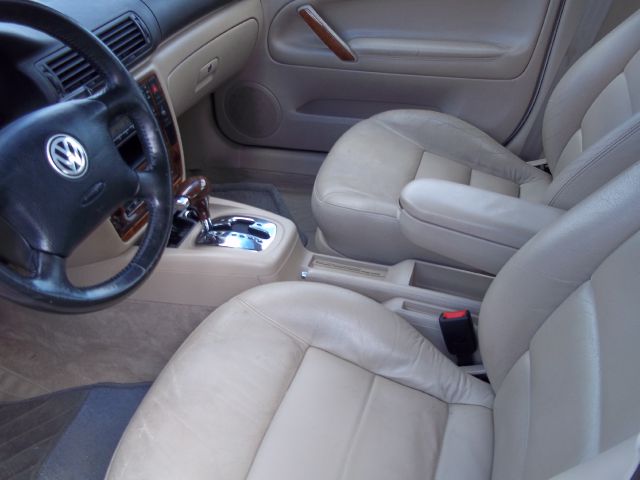 Volkswagen Passat 2000 photo 1