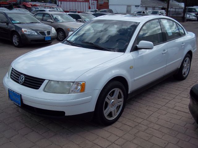 Volkswagen Passat 2000 photo 2