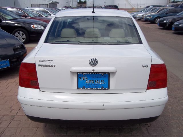 Volkswagen Passat 2000 photo 3