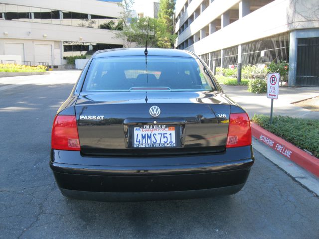 Volkswagen Passat 2000 photo 1