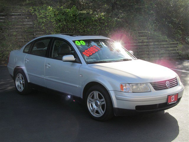 Volkswagen Passat 2000 photo 2