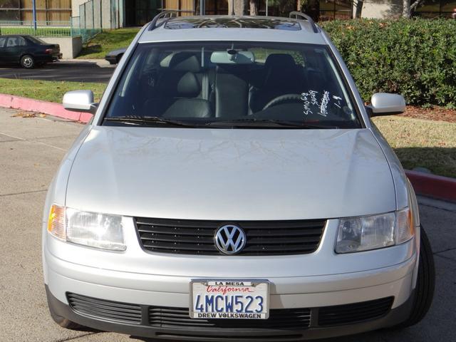 Volkswagen Passat 2000 photo 1