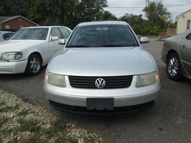 Volkswagen Passat 2000 photo 1