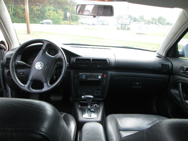 Volkswagen Passat 2000 photo 2