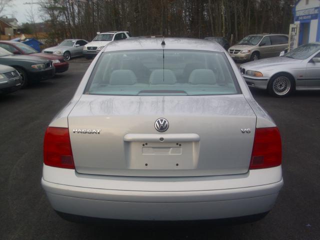 Volkswagen Passat 2000 photo 1