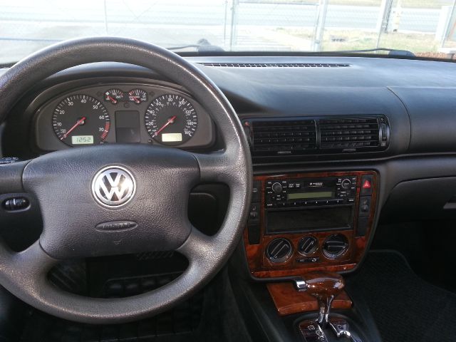 Volkswagen Passat 2000 photo 2