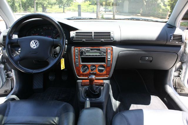 Volkswagen Passat 2000 photo 15