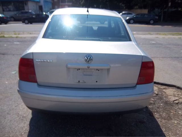 Volkswagen Passat 2000 photo 2