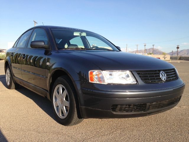 Volkswagen Passat 2000 photo 1