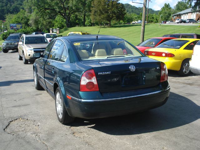 Volkswagen Passat 2001 photo 1