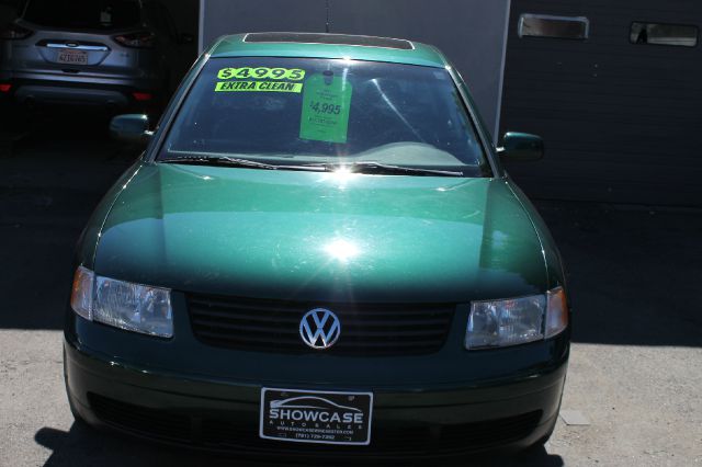 Volkswagen Passat 2001 photo 1