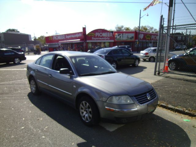 Volkswagen Passat 2001 photo 1