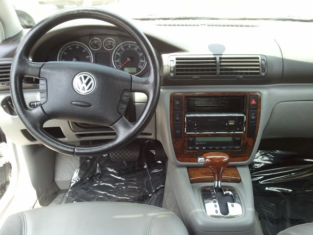 Volkswagen Passat 2001 photo 2