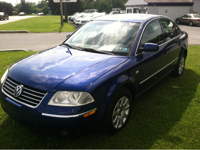 Volkswagen Passat FWD 4dr Sport Sedan