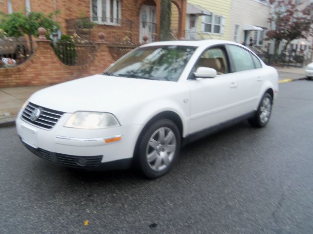 Volkswagen Passat 2001 photo 2