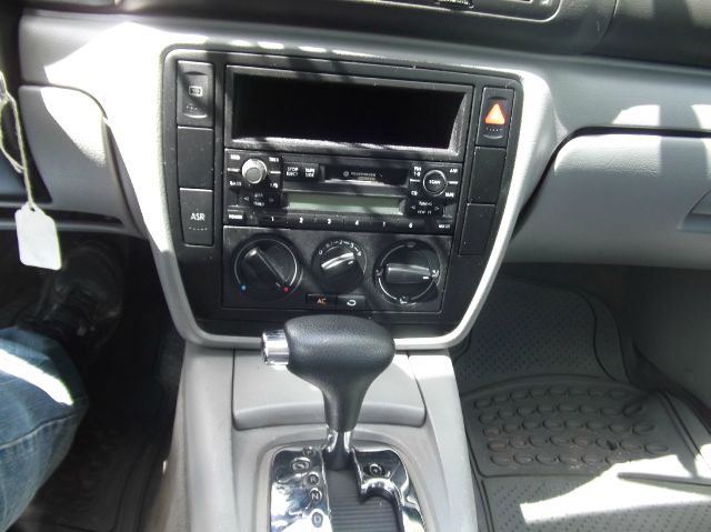 Volkswagen Passat 2001 photo 2