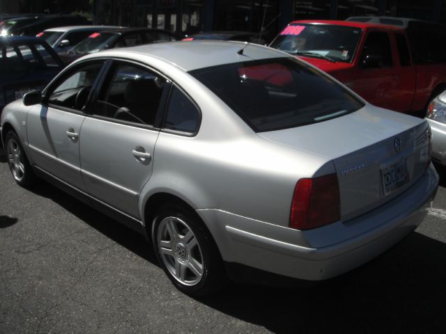 Volkswagen Passat 2001 photo 1