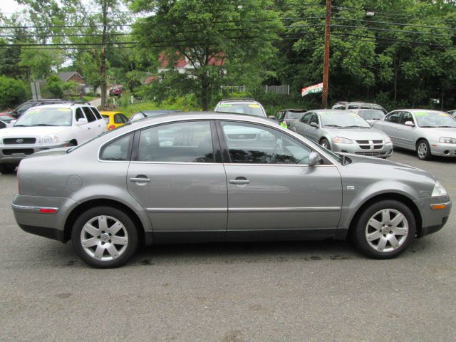 Volkswagen Passat SE Crew Cab 4WD FFV Sedan