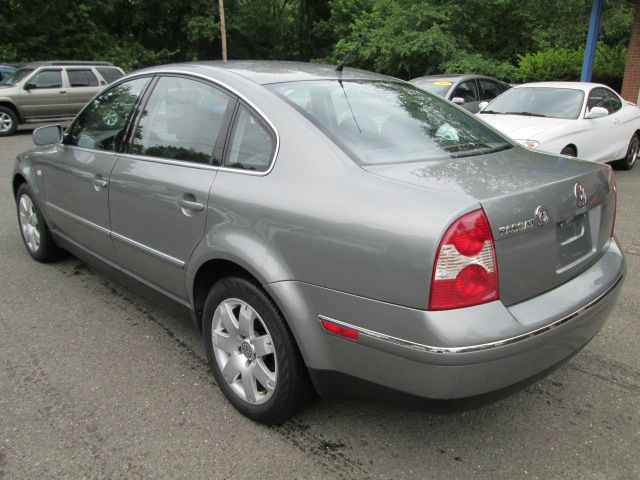 Volkswagen Passat 2001 photo 1