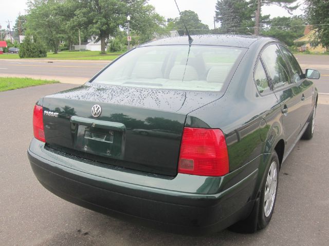 Volkswagen Passat 2001 photo 1