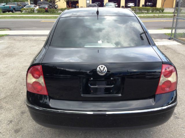 Volkswagen Passat 2001 photo 1