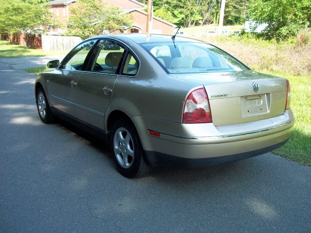 Volkswagen Passat 2001 photo 13