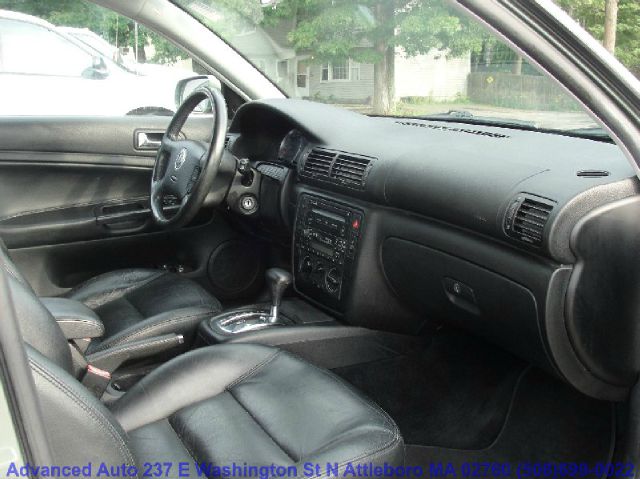 Volkswagen Passat 2001 photo 1