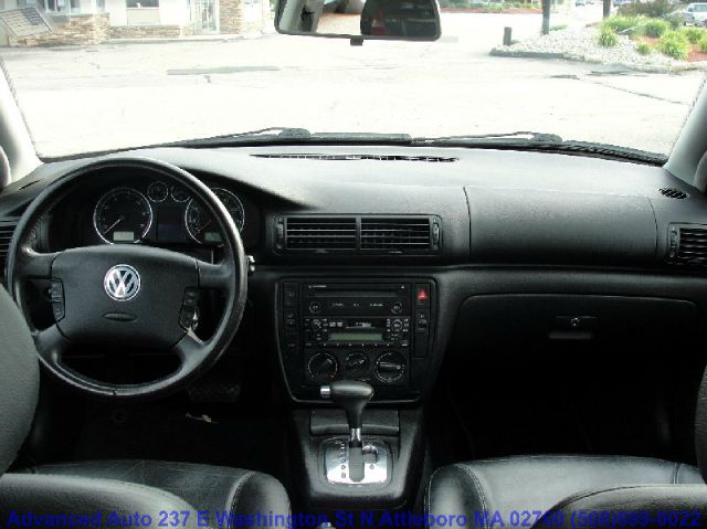 Volkswagen Passat 2001 photo 2