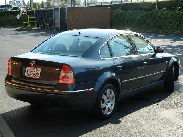 Volkswagen Passat 2001 photo 2