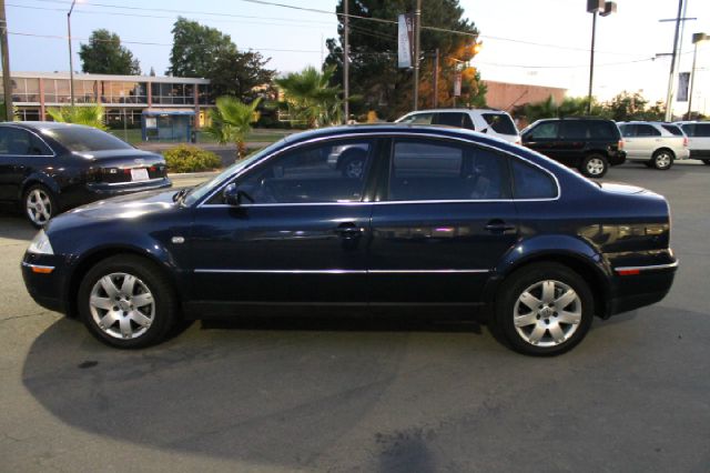 Volkswagen Passat SE Crew Cab 4WD FFV Sedan