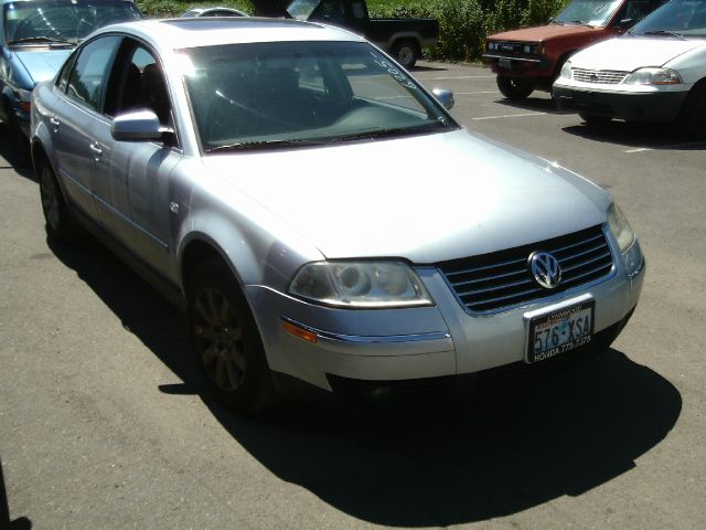 Volkswagen Passat FWD 4dr Sport Sedan