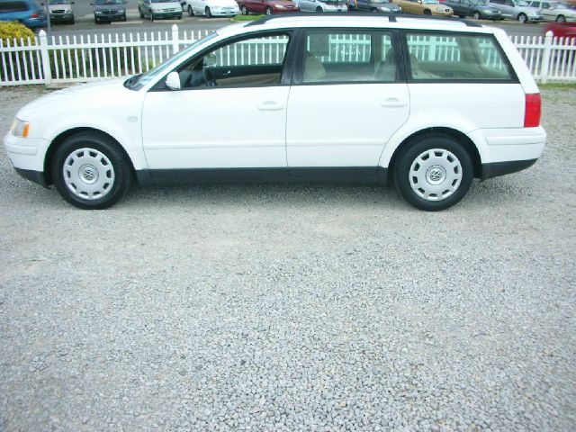 Volkswagen Passat 2001 photo 1