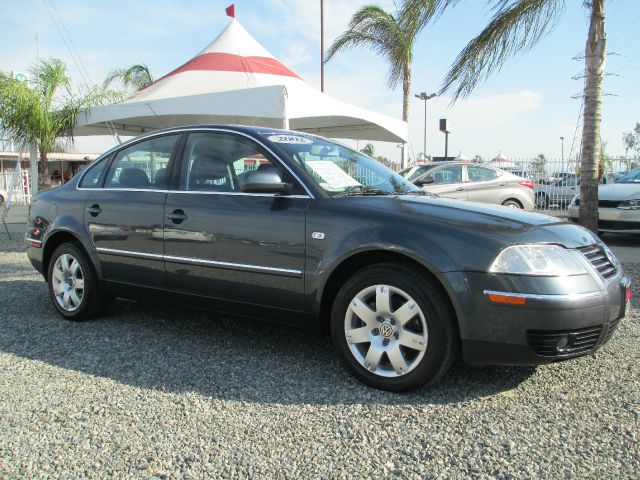 Volkswagen Passat 2002 photo 1