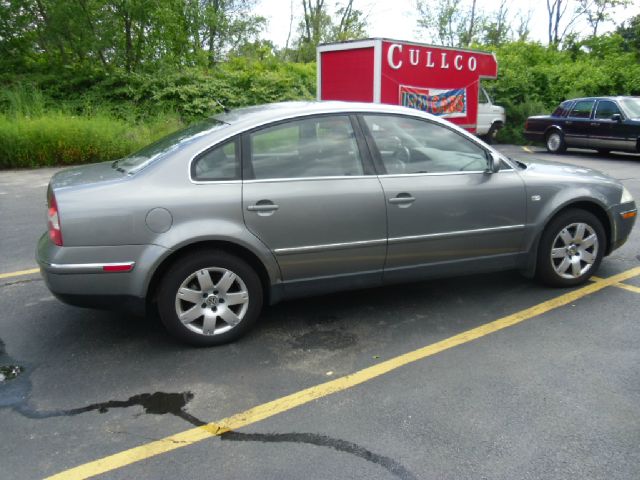 Volkswagen Passat LS W/leather Seats Sedan